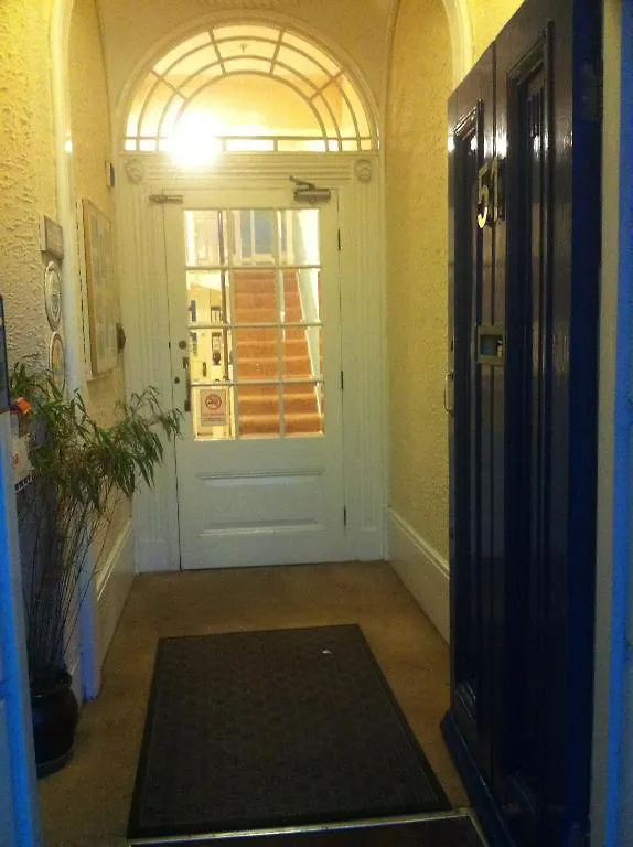 بيت ضيافة فندق لوتونفي  Adelaide House